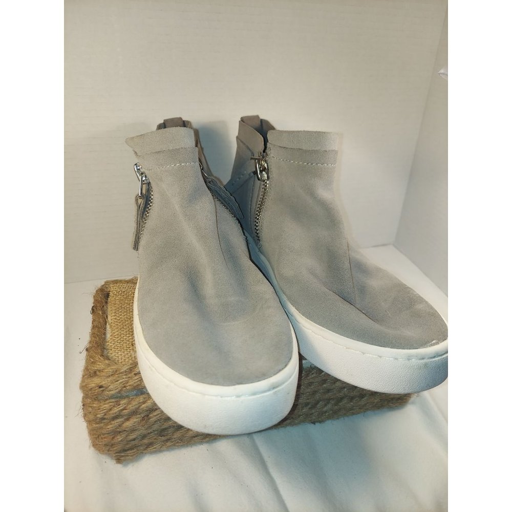 Dolce Vita Tobee Zip Sneaker Size 10